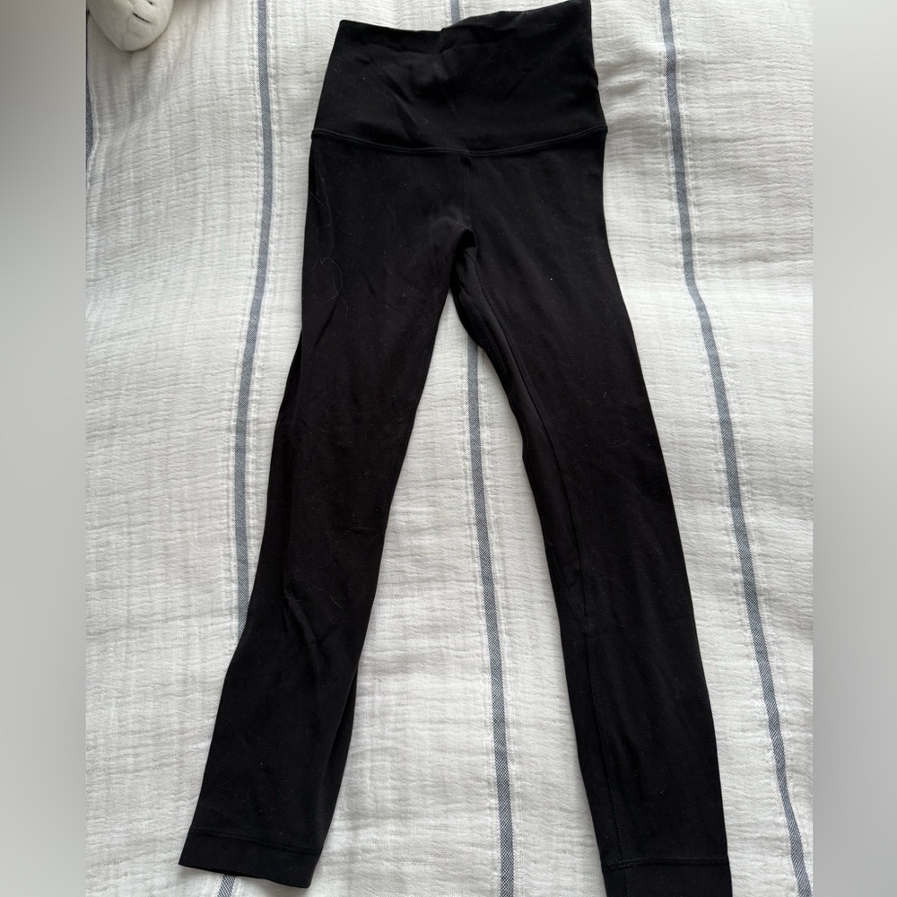 Black Lululemon women’s capris leggings